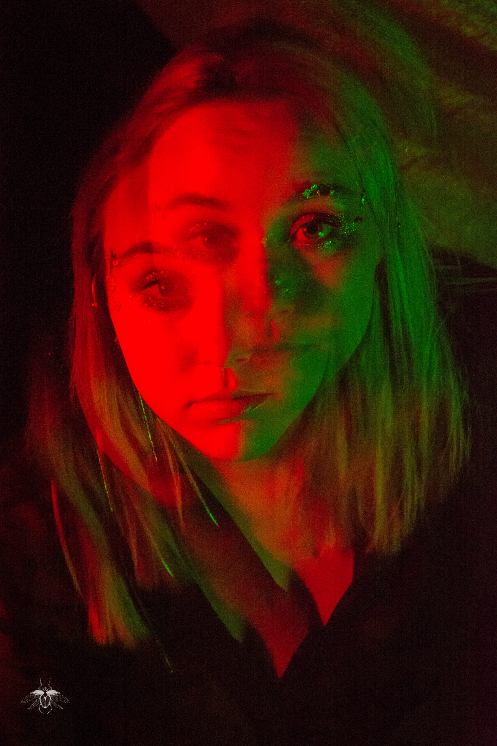 Séance moderne avec Jenn, avec une couleur très forte rouge et verte, d'inspiration de la série Euphoria.